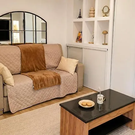 Apartment La Demeure Du Taureau T1 Cosy, Clim,wifi, Castillet 15 Min, Parking Facile *