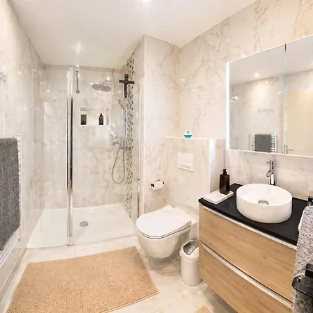 Apartment La Demeure Du Taureau T1 Cosy, Clim,wifi, Castillet 15 Min, Parking Facile