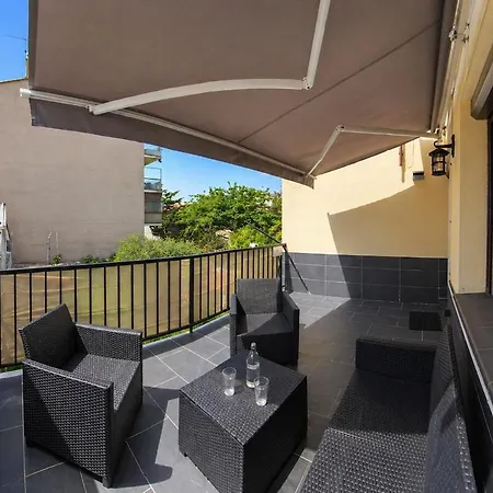 Apartment La Demeure Du Taureau T1 Cosy, Clim,wifi, Castillet 15 Min, Parking Facile