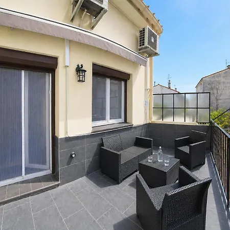 Apartment La Demeure Du Taureau T1 Cosy, Clim,wifi, Castillet 15 Min, Parking Facile